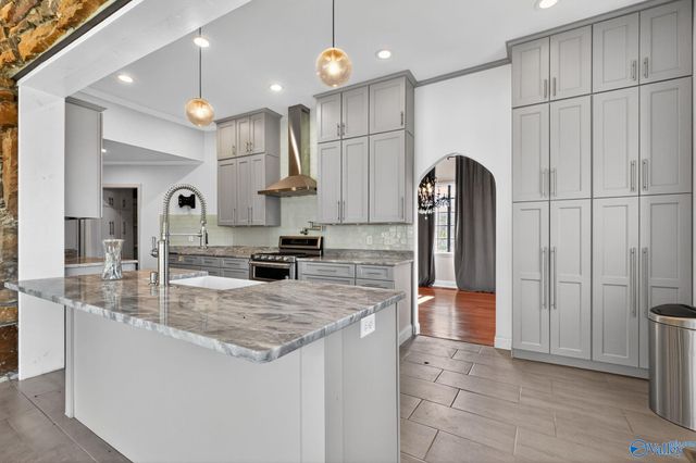 2710 Hilltop Circle, Gadsden, AL 35904