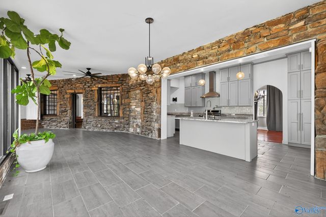 2710 Hilltop Circle, Gadsden, AL 35904