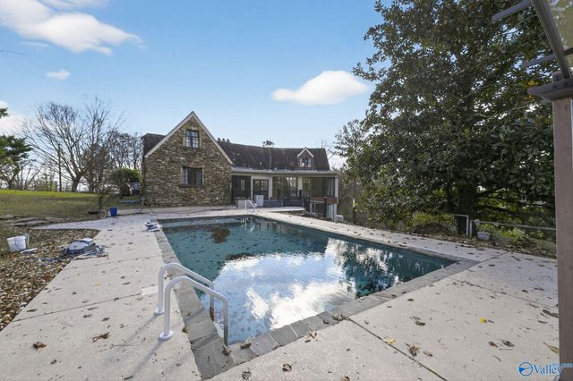 2710 Hilltop Circle, Gadsden, AL 35904