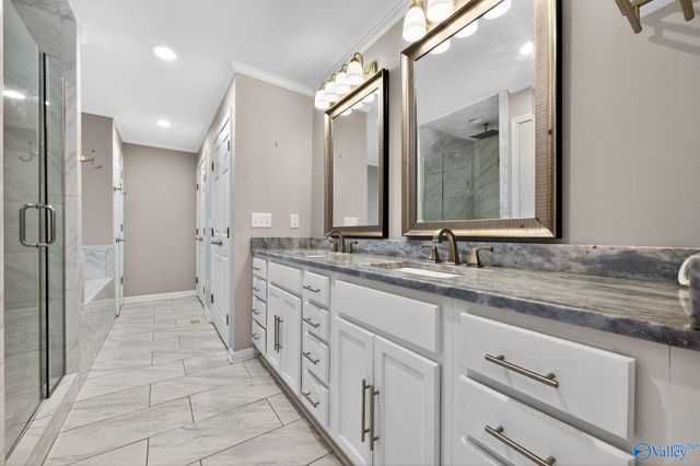 2710 Hilltop Circle, Gadsden, AL 35904