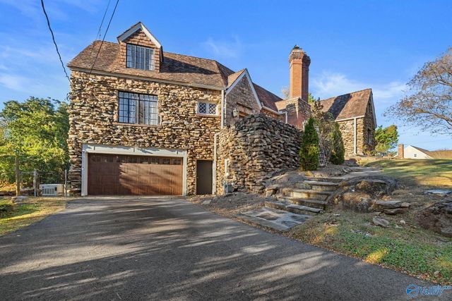 2710 Hilltop Circle, Gadsden, AL 35904