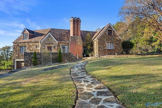 2710 Hilltop Circle, Gadsden, AL 35904