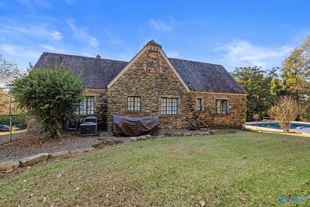 2710 Hilltop Circle, Gadsden, AL 35904