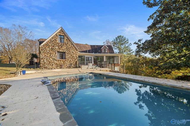 2710 Hilltop Circle, Gadsden, AL 35904