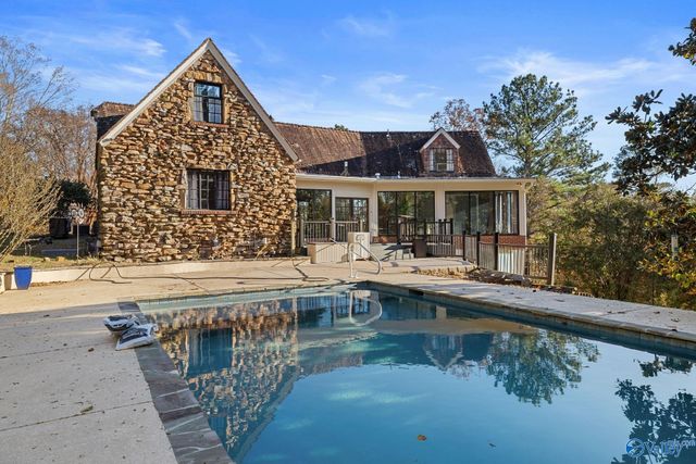 2710 Hilltop Circle, Gadsden, AL 35904