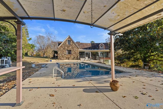 2710 Hilltop Circle, Gadsden, AL 35904