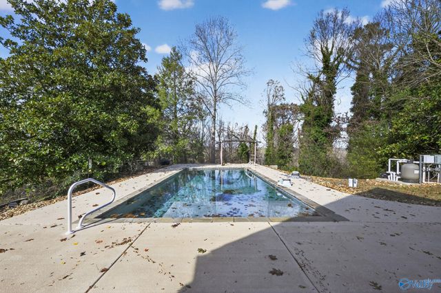 2710 Hilltop Circle, Gadsden, AL 35904