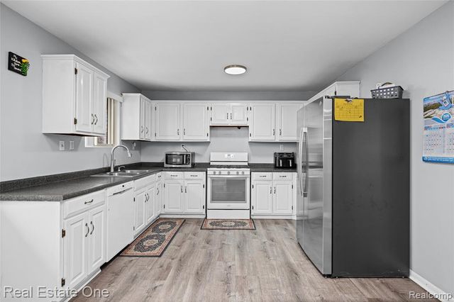 8335 Bernice, Center Line, MI 48015