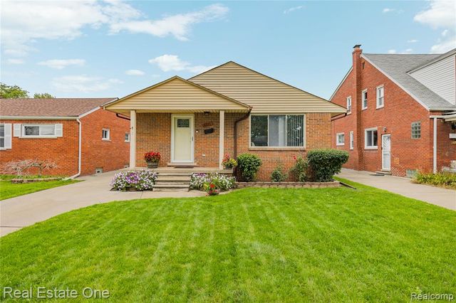 8335 Bernice, Center Line, MI 48015