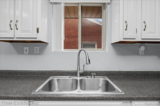 8335 Bernice, Center Line, MI 48015