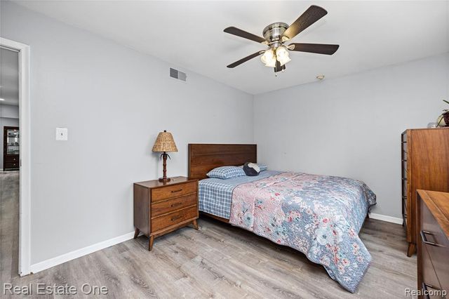 8335 Bernice, Center Line, MI 48015