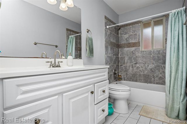 8335 Bernice, Center Line, MI 48015