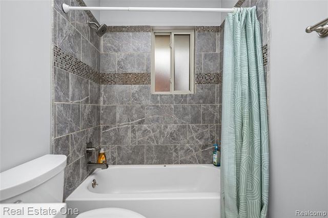 8335 Bernice, Center Line, MI 48015