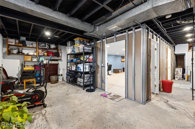 8335 Bernice, Center Line, MI 48015