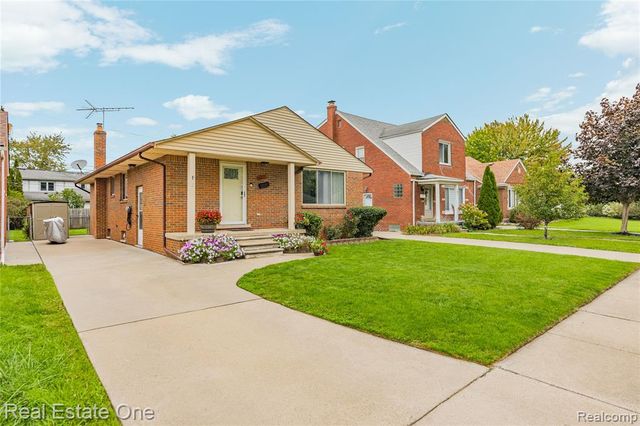 8335 Bernice, Center Line, MI 48015