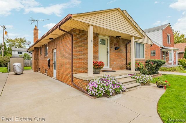 8335 Bernice, Center Line, MI 48015