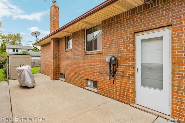8335 Bernice, Center Line, MI 48015