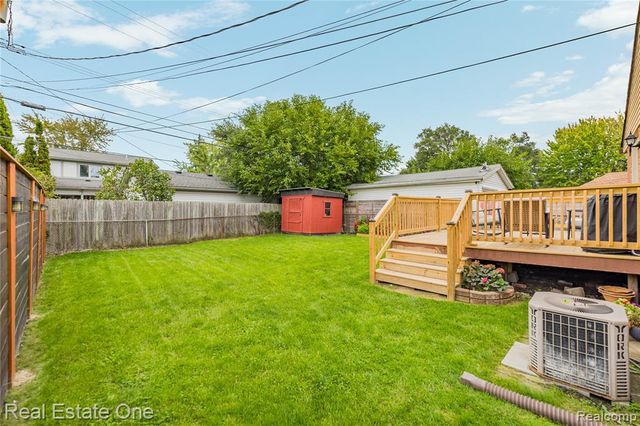 8335 Bernice, Center Line, MI 48015