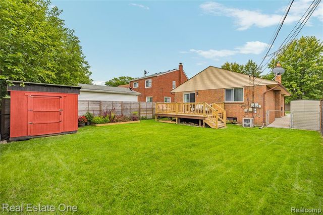 8335 Bernice, Center Line, MI 48015