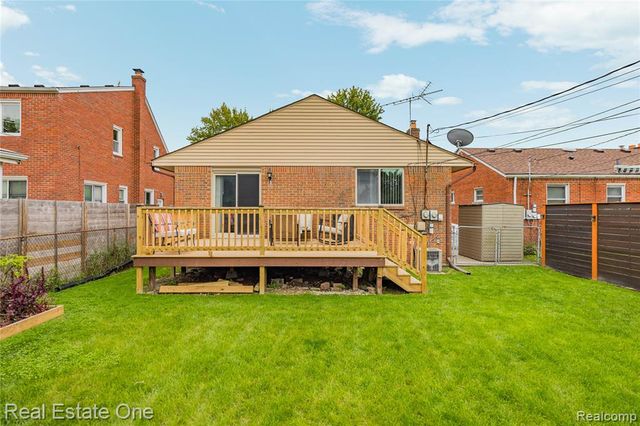 8335 Bernice, Center Line, MI 48015