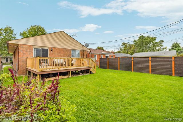 8335 Bernice, Center Line, MI 48015