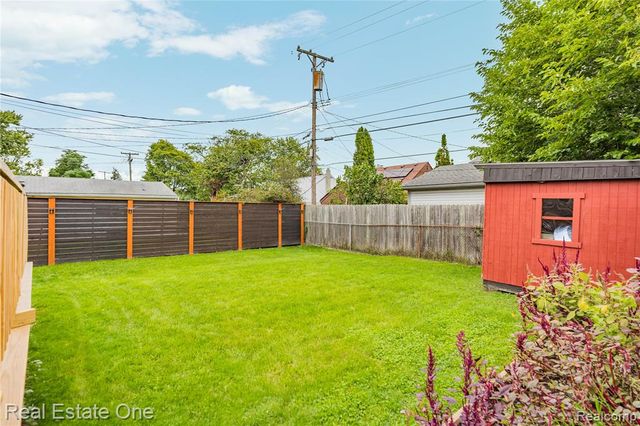 8335 Bernice, Center Line, MI 48015