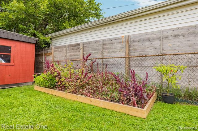 8335 Bernice, Center Line, MI 48015