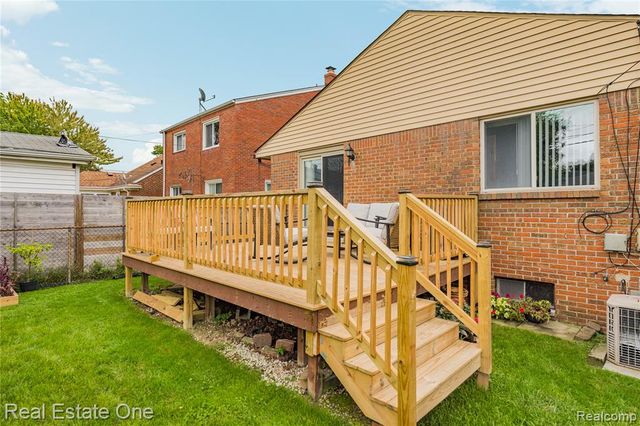 8335 Bernice, Center Line, MI 48015