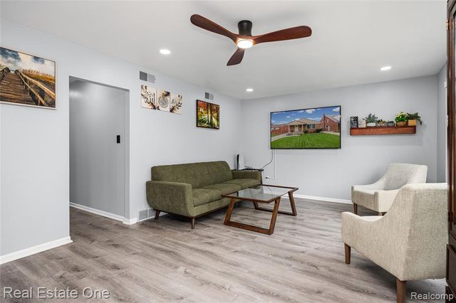 8335 Bernice, Center Line, MI 48015