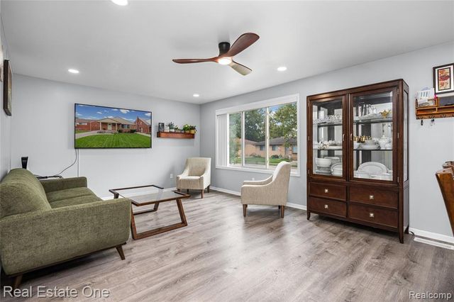 8335 Bernice, Center Line, MI 48015
