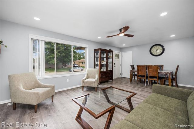 8335 Bernice, Center Line, MI 48015