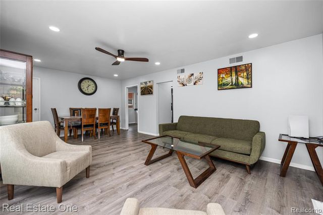 8335 Bernice, Center Line, MI 48015