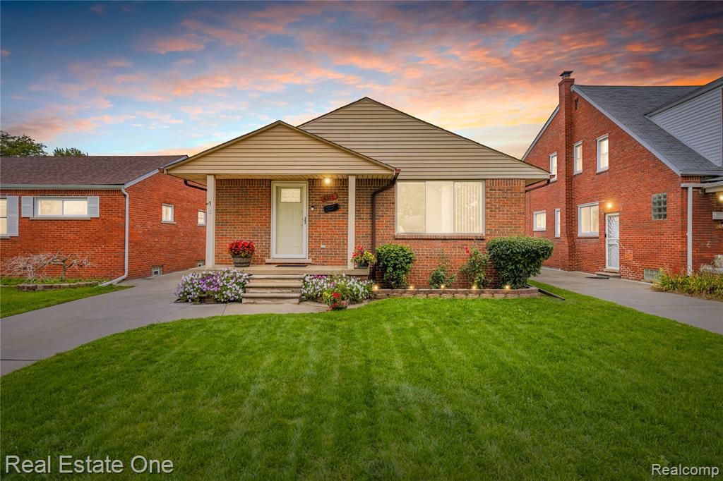 8335 Bernice, Center Line, MI 48015