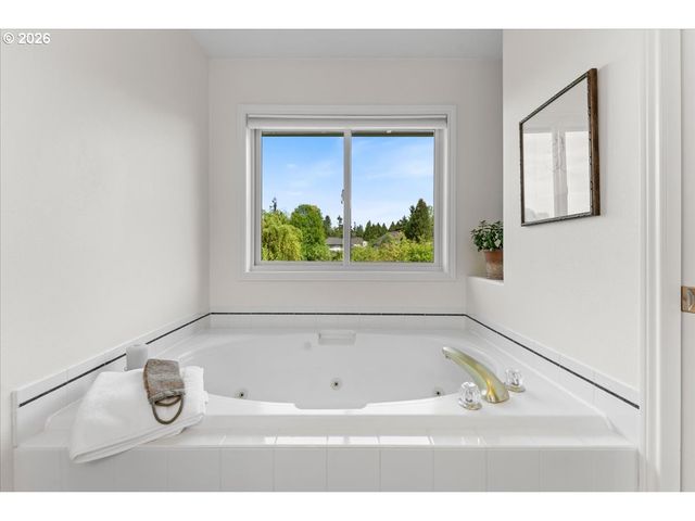 1625 CARRIAGE Way, West Linn, OR 97068
