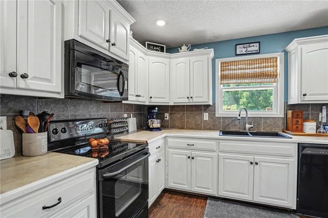 703 E 109th Street, Kansas City, MO 64131