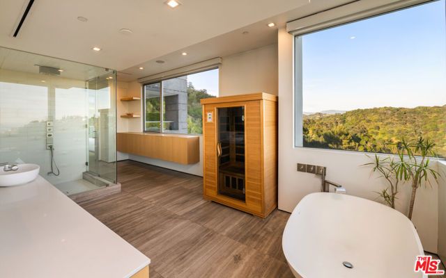 1740 Bel Air Road, Los Angeles, CA 90077