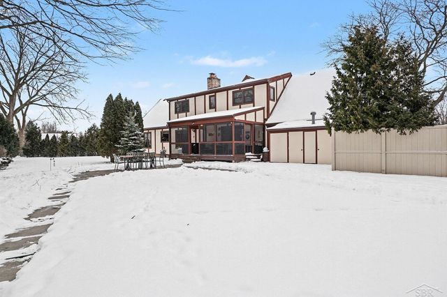 306 Eda Court, Essexville, MI 48732