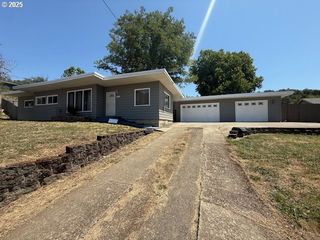 2297 Ne VINE St, Roseburg, OR 97470