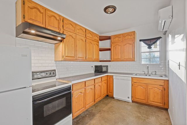 2202 W Hwy 90, Alpine, TX 79830