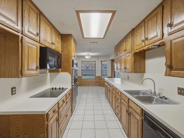 5724 Puerto Vallarta Drive, North Richland Hills, TX 76180