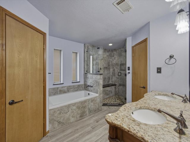 5724 Puerto Vallarta Drive, North Richland Hills, TX 76180