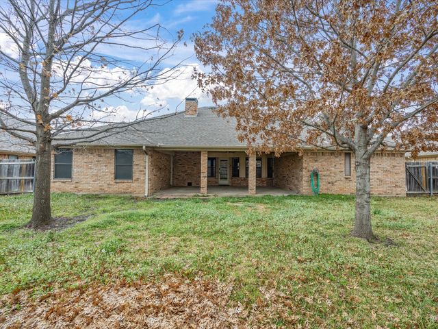 5724 Puerto Vallarta Drive, North Richland Hills, TX 76180