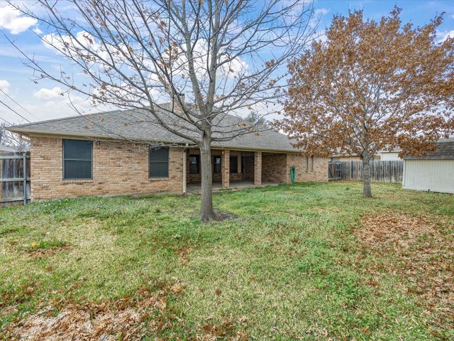 5724 Puerto Vallarta Drive, North Richland Hills, TX 76180