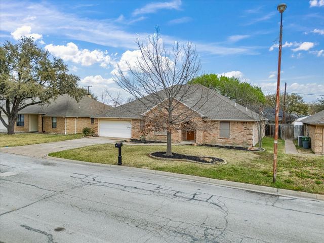 5724 Puerto Vallarta Drive, North Richland Hills, TX 76180