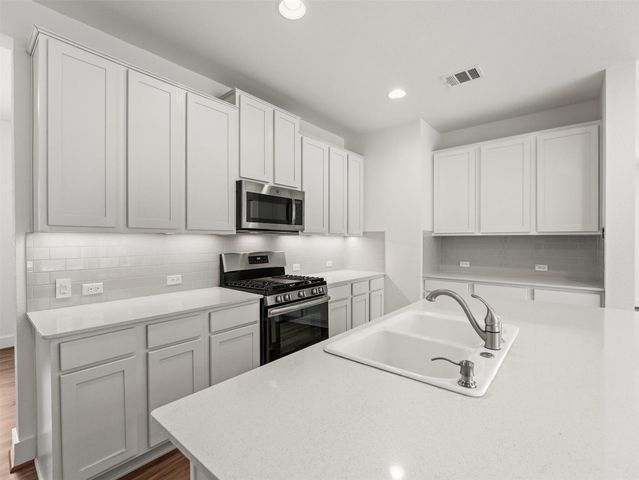 604 Golden Glory RD, Leander, TX 78641