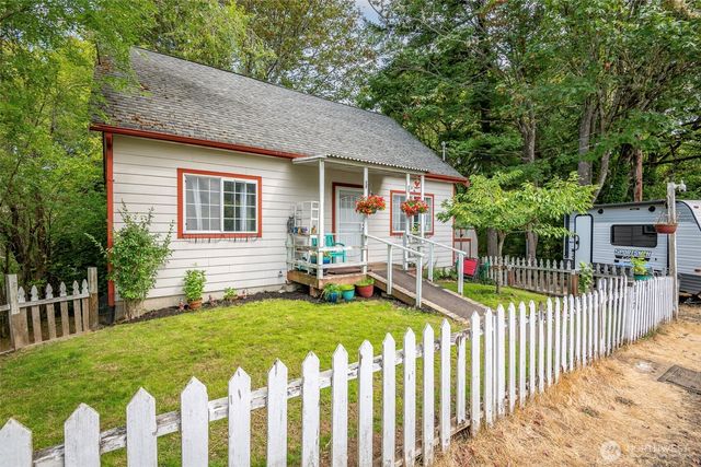 817 Kendall Street, Port Orchard, WA 98366