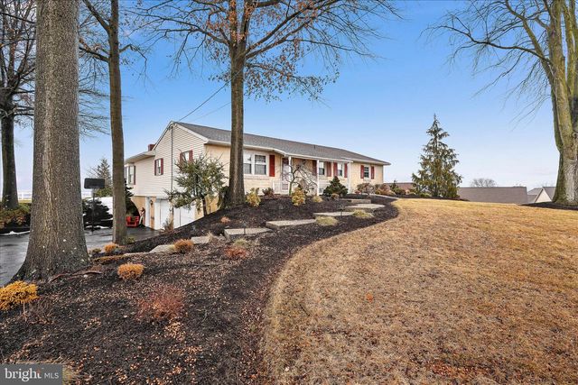 61 W ROSEBUD RD, Myerstown, PA 17067