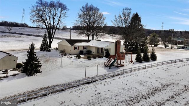61 W ROSEBUD RD, Myerstown, PA 17067