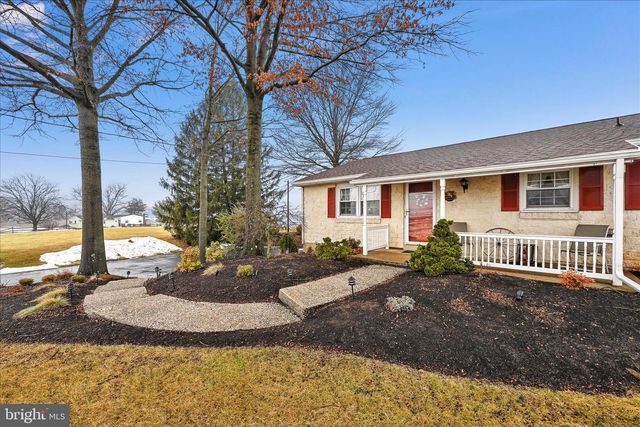 61 W ROSEBUD RD, Myerstown, PA 17067