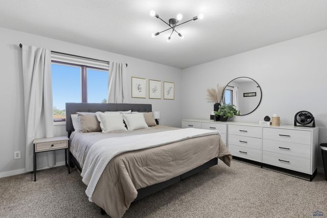 3031 SUNNY HILL CIR, Rapid City, SD 57702